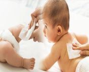 बच्चों की स्किन बहुत ज्यादा नाजुक होती हैं जिसकी वजह से उनका ध्यान ज्यादा ध्यान रखना बहुत जरूरी हैं। ऐसे में अगर आप अपने बच्चे के Skin Care Routine के लिए किसी हाई क्वालिटी वाले प्रोडक्ट लेना चाहते हैं तो हम आपके लिए लाये हैं बेबी पाउडर बेबी क्रिम बेबी लोशन बेबी सोप और बच्चों की मालिश का तेल जैसे प्रोडक्ट की जानकारी देखें लिस्ट &#60;br/&#62; &#60;br/&#62;Children&#39;s skin is very delicate, due to which it is very important to take extra care of them. In such a situation, if you want to get some high quality products for your baby&#39;s skin care routine, then we have brought for you information about products like baby powder, baby cream, baby lotion, baby soap and baby massage oil. See the list. &#60;br/&#62; &#60;br/&#62;Playlist Link- https://www.youtube.com/watch?v=q_gHDB-8rQg&amp;list=PLq-lSmmn_oJ1hNokKQG16b0PydL99exLk &#60;br/&#62; &#60;br/&#62;#BestWipesForNewborn, #BestWipesForNewborn, #WipesForNewbornBaby, #NewParentGuide&#60;br/&#62;~HT.178~PR.266~ED.120~