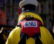 RNLI ‘forced to destroy’ man’s bathtub after he tries to cross ocean with his dog from watch try on try on haul try not to cum