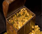 A farmer finds hundreds of rare gold coins in his cornfield from www kinky find com
