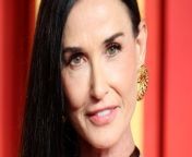 Demi Moore made a surprise red carpet appearance at Vanity Fair&#39;s Oscar Party — but it wasn&#39;t just her gown that got all of Hollywood buzzing. Here&#39;s why people can&#39;t stop talking about the 61-year-old actress.