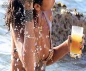 Rihanna looks sexy bikini in beachs of Barbados