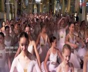 Hundreds of young dancers in white tutus and tightly coiffed hair gathered in New York&#39;s Plaza Hotel on Wednesday to break the world record for dancing on pointe in one place.