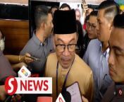 Talk claiming that MIC is sabotaging Pakatan Harapan&#39;s candidate for the upcoming Kuala Kubu Baharu by-election is false, says Datuk Seri Anwar Ibrahim.&#60;br/&#62;&#60;br/&#62;The Prime Minister told reporters when met after attending PKR’s 25th convention on Sunday (April 21) that MIC president Tan Sri SA Vigneswaran had informed him of the party’s intention to help Pakatan&#39;s candidate in next month’s polls.&#60;br/&#62;&#60;br/&#62;Read more at https://tinyurl.com/mwf9yrbm&#60;br/&#62;&#60;br/&#62;WATCH MORE: https://thestartv.com/c/news&#60;br/&#62;SUBSCRIBE: https://cutt.ly/TheStar&#60;br/&#62;LIKE: https://fb.com/TheStarOnline