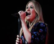 Despite the painful court battles it sparked, Kelly Clarkson reportedly has “no regrets” about ending her marriage to Brandon Blackstock.