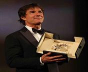 Tom Cruise breaks into tears after gets standing ovation at Cannes Film Festival 2022 for Top Gun Maverick. watch video &#60;br/&#62; &#60;br/&#62;#TomCruise #Cannes2022 #TomCruiseCrying