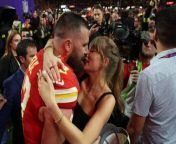 Travis Kelce sang a Taylor Swift song at the Kansas City Chiefs&#39; Super Bowl victory party in Las Vegas on Sunday (11.02.24).