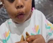 If there&#39;s one thing kids excel at, it&#39;s surprising their parents when they least expect it. &#60;br/&#62;&#60;br/&#62;In this heartwarming video, Zandile captures her daughter showcasing her unique taste in food. &#60;br/&#62;&#60;br/&#62;&#92;