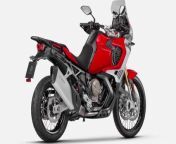 Price of MV Agusta Enduro Veloce not yet available&#60;br/&#62;&#60;br/&#62;The MV Agusta Enduro Veloce is a first foray into the off-road motorcycle market, in addition to the limited-edition luxury MV Agusta LXP Orioli, so there is always a more affordable option that takes into account the elitist profile of the Varese brand. As with the firm&#39;s other models, it is a 100% Italian-made product, artisanal and oriented towards maximum perfection and performance, but now applied to an adventure motorcycle of high flight and ambitions.&#60;br/&#62;&#60;br/&#62;There are no surprises and it features the same three-cylinder engine as the LXP; A block mounting the counter-rotating crankshaft, one of the most special technological solutions on the market, is a system that allows the reduction of inertia and vibrations. It provides the highest competition and greater agility and stability.&#60;br/&#62;&#60;br/&#62;It has a capacity of 931 cc, weighs only 57 kg and has extremely compact dimensions. It develops 124 hp at 10,000 rpm and a maximum torque of 102 Nm at 7000 rpm, but it is surprising that 85% of the torque is already delivered at only 3000 rpm. Its behavior is configured with both off-road and asphalt in mind.&#60;br/&#62;&#60;br/&#62;The 6-speed transmission comes with Electronically Assisted Shifting (EAS) quick-shift system in version 4.0; This system allows you to shift up and down without using the clutch, but also with the accelerator pedal open in any situation.&#60;br/&#62;&#60;br/&#62;As expected from any motorcycle from the Italian brand, the chassis is first class. MV Agusta Enduro Veloce aims for the highest level, starting with a perimeter chassis with a closed double-cradle design, with materials and design designed to strike a balance between stability at high speeds and absorption capacity in off-road use. The subframe is removable for easy maintenance, while the swingarm is made of aluminum.&#60;br/&#62;&#60;br/&#62;As for suspensions, rely on Sachs with a 48mm inverted fork adjustable in compression, rebound and preload with 210mm of travel. The rear monoshock has the same path, is supported by linkages and can be adjusted in preload using the remote control. The seat is 870 mm high but can be adjusted to be lowered up to 850 mm. The shape of the seat has been precisely designed to offer great comfort to suit all conditions of use, and its geometry manages to achieve 230 mm of ground clearance for ideal off-road use.&#60;br/&#62;&#60;br/&#62;For brakes, go for the Brembo with two Stylema calipers mounted on two 320mm discs; At the rear, a twin-piston caliper does the same with a 265mm disc.&#60;br/&#62;&#60;br/&#62;The variety of electronic aids is huge. Thanks to the 6-axis IMU inertial platform that manages valuable data, the MV Agusta Enduro Veloce intervenes very effectively in real time with different aids that adapt to preferences and different riding conditions and can choose between four riding modes.&#60;br/&#62;&#60;br/&#62;With these, you can have eight different levels of traction control, five for road, two for off-road, and one for rain.&#60;br/&#62;&#60;br/&#62;Source: https://www.motorbikemag.es/ficha-tecnica/mv-agusta-enduro-veloce/