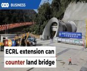 A transport expert says both Malaysia and Thailand can reap long-term economic benefits in the form of lower logistical costs.&#60;br/&#62;&#60;br/&#62;&#60;br/&#62;Read More: https://www.freemalaysiatoday.com/category/nation/2024/04/05/ecrl-to-thai-border-can-counter-land-bridge-threat-says-expert/&#60;br/&#62;&#60;br/&#62;&#60;br/&#62;Free Malaysia Today is an independent, bi-lingual news portal with a focus on Malaysian current affairs.&#60;br/&#62;&#60;br/&#62;Subscribe to our channel - http://bit.ly/2Qo08ry&#60;br/&#62;------------------------------------------------------------------------------------------------------------------------------------------------------&#60;br/&#62;Check us out at https://www.freemalaysiatoday.com&#60;br/&#62;Follow FMT on Facebook: https://bit.ly/49JJoo5&#60;br/&#62;Follow FMT on Dailymotion: https://bit.ly/2WGITHM&#60;br/&#62;Follow FMT on X: https://bit.ly/48zARSW &#60;br/&#62;Follow FMT on Instagram: https://bit.ly/48Cq76h&#60;br/&#62;Follow FMT on TikTok : https://bit.ly/3uKuQFp&#60;br/&#62;Follow FMT Berita on TikTok: https://bit.ly/48vpnQG &#60;br/&#62;Follow FMT Telegram - https://bit.ly/42VyzMX&#60;br/&#62;Follow FMT LinkedIn - https://bit.ly/42YytEb&#60;br/&#62;Follow FMT Lifestyle on Instagram: https://bit.ly/42WrsUj&#60;br/&#62;Follow FMT on WhatsApp: https://bit.ly/49GMbxW &#60;br/&#62;------------------------------------------------------------------------------------------------------------------------------------------------------&#60;br/&#62;Download FMT News App:&#60;br/&#62;Google Play – http://bit.ly/2YSuV46&#60;br/&#62;App Store – https://apple.co/2HNH7gZ&#60;br/&#62;Huawei AppGallery - https://bit.ly/2D2OpNP&#60;br/&#62;&#60;br/&#62;#FMTNews #ECRL #ThailandBorder #LandBridgeThreat