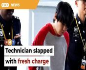 Chiok Wai Loong was slapped with a fresh charge after his conviction and sentence were quashed by the High Court.&#60;br/&#62;&#60;br/&#62;Read More: https://www.freemalaysiatoday.com/category/nation/2024/04/18/technician-now-claims-trial-over-fb-post-on-socks-issue/&#60;br/&#62;&#60;br/&#62;Laporan Lanjut: https://www.freemalaysiatoday.com/category/bahasa/tempatan/2024/04/18/juruteknik-mohon-dibicara-kes-berkait-komen-isu-stoking/&#60;br/&#62;&#60;br/&#62;Free Malaysia Today is an independent, bi-lingual news portal with a focus on Malaysian current affairs.&#60;br/&#62;&#60;br/&#62;Subscribe to our channel - http://bit.ly/2Qo08ry&#60;br/&#62;------------------------------------------------------------------------------------------------------------------------------------------------------&#60;br/&#62;Check us out at https://www.freemalaysiatoday.com&#60;br/&#62;Follow FMT on Facebook: https://bit.ly/49JJoo5&#60;br/&#62;Follow FMT on Dailymotion: https://bit.ly/2WGITHM&#60;br/&#62;Follow FMT on X: https://bit.ly/48zARSW &#60;br/&#62;Follow FMT on Instagram: https://bit.ly/48Cq76h&#60;br/&#62;Follow FMT on TikTok : https://bit.ly/3uKuQFp&#60;br/&#62;Follow FMT Berita on TikTok: https://bit.ly/48vpnQG &#60;br/&#62;Follow FMT Telegram - https://bit.ly/42VyzMX&#60;br/&#62;Follow FMT LinkedIn - https://bit.ly/42YytEb&#60;br/&#62;Follow FMT Lifestyle on Instagram: https://bit.ly/42WrsUj&#60;br/&#62;Follow FMT on WhatsApp: https://bit.ly/49GMbxW &#60;br/&#62;------------------------------------------------------------------------------------------------------------------------------------------------------&#60;br/&#62;Download FMT News App:&#60;br/&#62;Google Play – http://bit.ly/2YSuV46&#60;br/&#62;App Store – https://apple.co/2HNH7gZ&#60;br/&#62;Huawei AppGallery - https://bit.ly/2D2OpNP&#60;br/&#62;&#60;br/&#62;#FMTNews #ChiokWaiLoong #AllahSocks #KLHighCourt