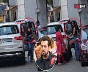Shilpa Shetty and her mother arrived at Salman Khan&#39;s galaxy Apartment after Firing Incident. watch video to know more &#60;br/&#62; &#60;br/&#62;#ShilpaShetty #SalmanKhan #SalmanKhanHouseFiring &#60;br/&#62; &#60;br/&#62;&#60;br/&#62;~PR.132~