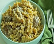In this video, learn how to assemble the rich flavors of Steak au Poivre Pasta with our step-by-step cooking guide. This recipe brings together tender steak, al dente noodles, and a luscious cognac and peppercorn sauce for a truly comforting and flavorful dinner. Join us as we show you how to create this decadent dish in your own kitchen, perfect for impressing guests or enjoying a special meal with loved ones. Get ready to step up your pasta game with this delicious dish!